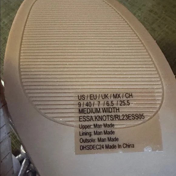 NWT Kenneth Cole REACTION Essa Knots IN Metallic Silver, Size 9 - Picture 11 of 11